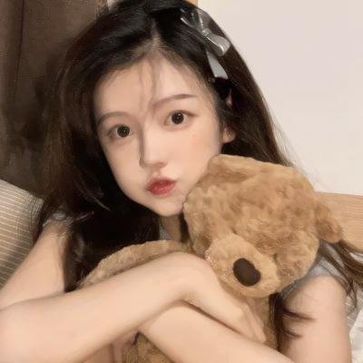 三个带面纱的女子